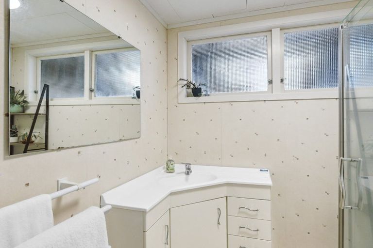 Photo of property in 43 Leinster Avenue, Raumati South, Paraparaumu, 5032