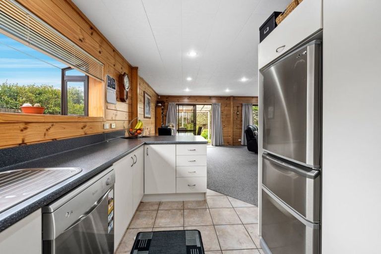 Photo of property in 10 Heaphy Place, Pukehangi, Rotorua, 3015