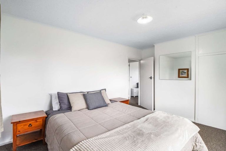 Photo of property in 402 Yaldhurst Road, Russley, Christchurch, 8042