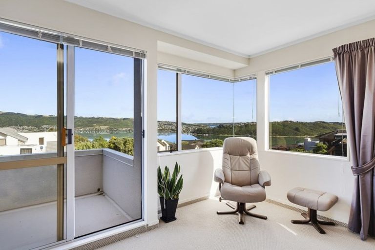 Photo of property in 8 Dornoch Place, Papakowhai, Porirua, 5024