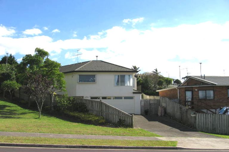Photo of property in 2/3 Jacanas Place, Unsworth Heights, Auckland, 0632