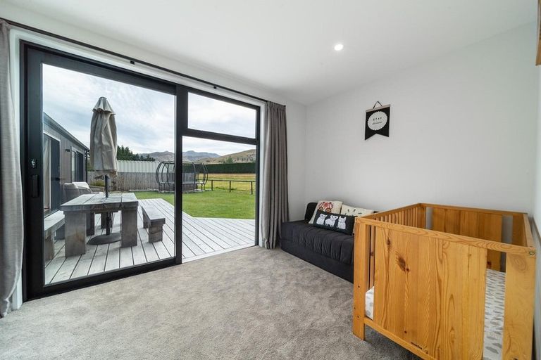 Photo of property in 8 Mulbury Way, Lower Shotover, Queenstown, 9304