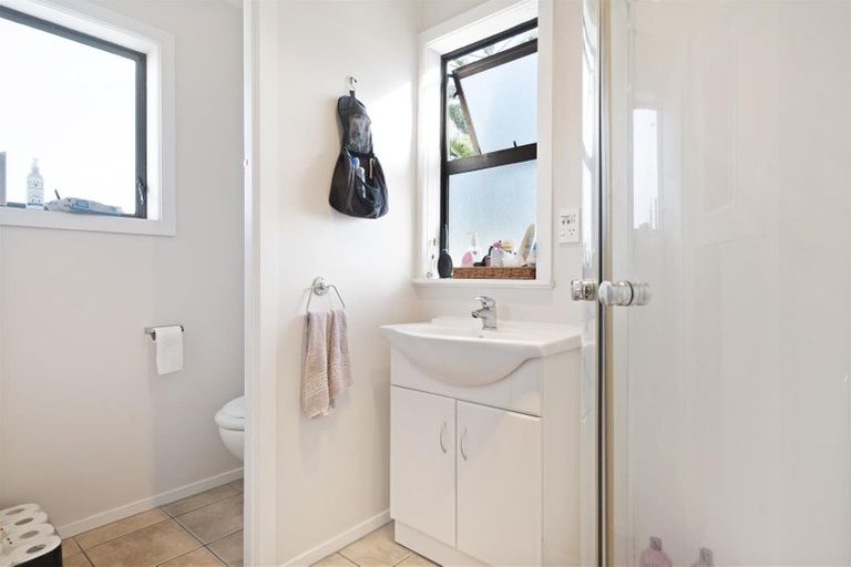 Photo of property in 73 West Coast Road, Glen Eden, Auckland, 0602