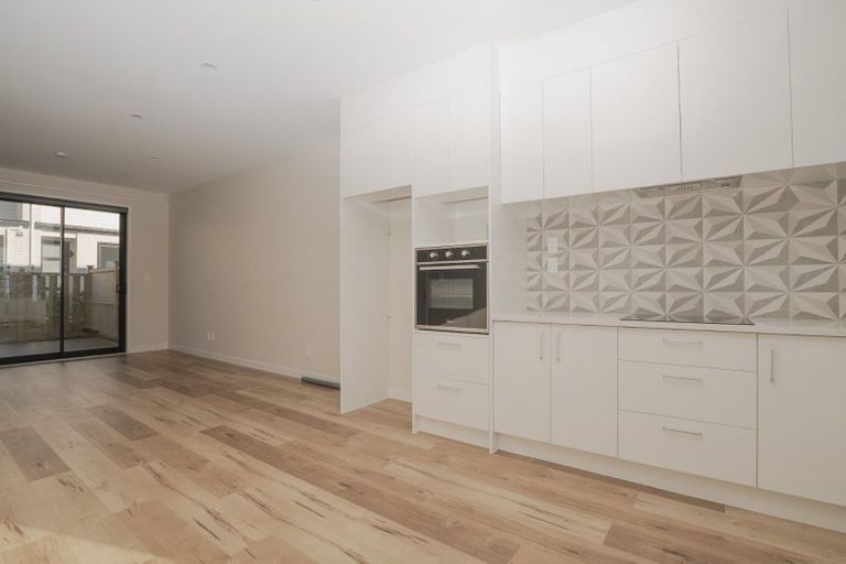 Photo of property in 2/86 Fred Taylor Drive, Westgate, Auckland, 0814