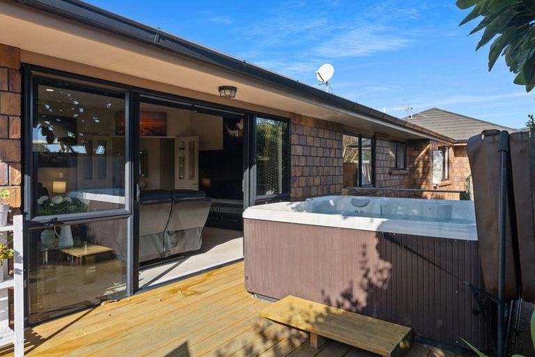 Photo of property in 17 Gandalf Crescent, Paraparaumu, 5032