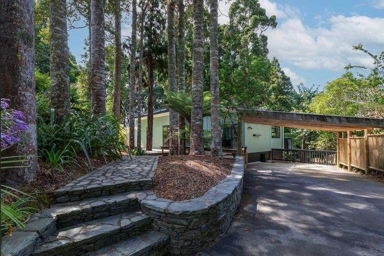 Photo of property in 44 Hollywood Avenue, Titirangi, Auckland, 0604