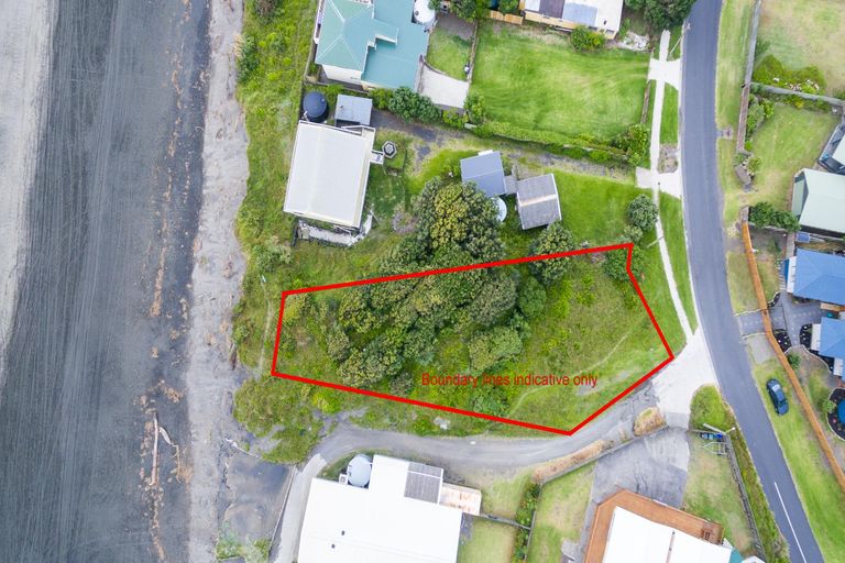 Photo of property in 5 Ocean View Road, Port Waikato, 2695