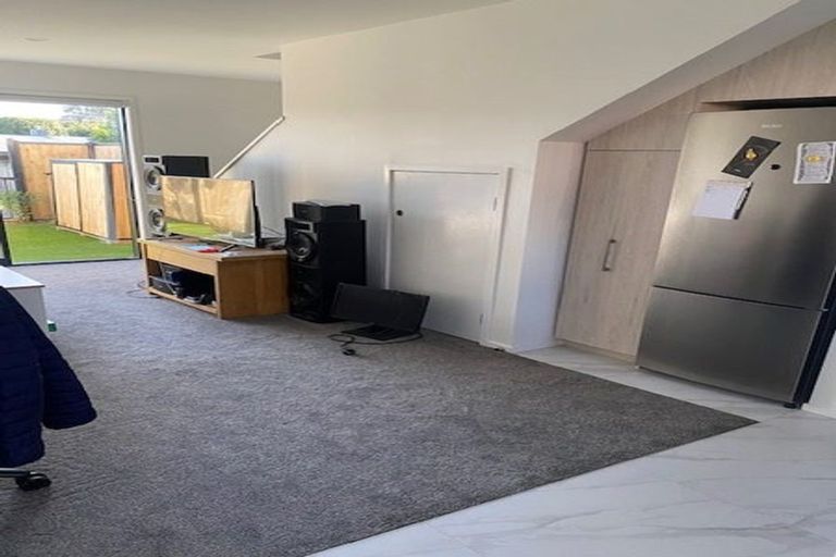 Photo of property in 3/172 Don Buck Road, Massey, Auckland, 0614