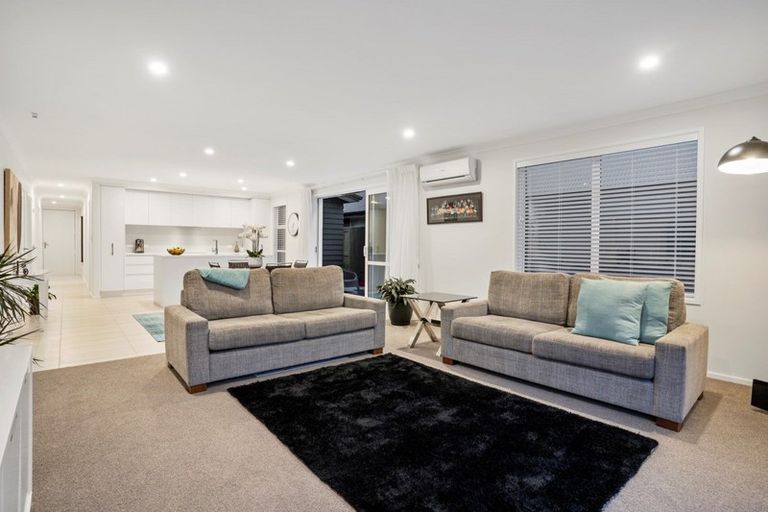 Photo of property in 32 Awatira Drive, Papamoa Beach, Papamoa, 3118