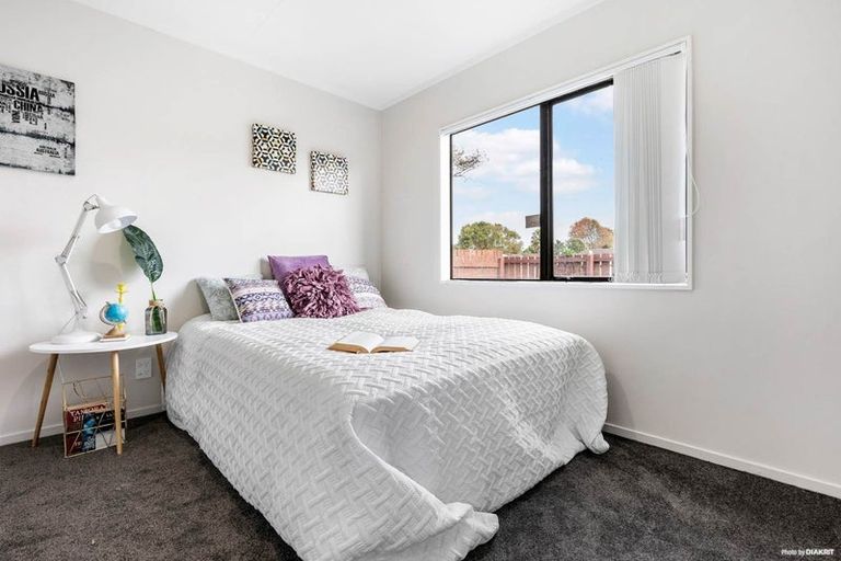 Photo of property in 1/100 Shifnal Drive, Randwick Park, Auckland, 2105