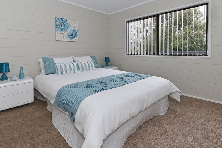 Photo of property in 22a Sutton Crescent, Papakura, 2110