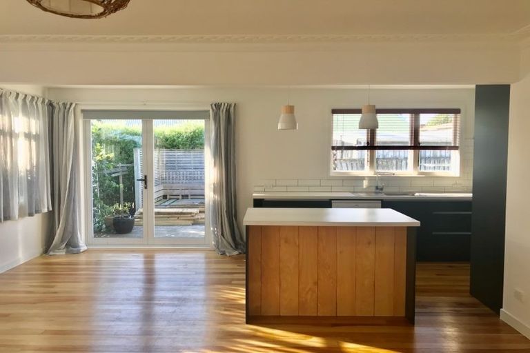 Photo of property in 5 Fitzroy Road, Fitzroy, New Plymouth, 4312