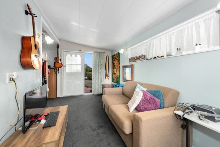 Photo of property in 5 Parera Grove, Heretaunga, Upper Hutt, 5018