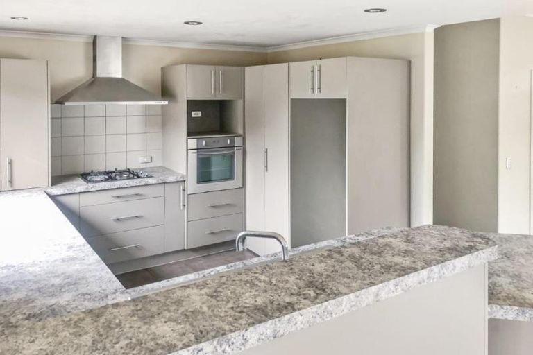 Photo of property in 2 Somerton Drive, Huntington, Hamilton, 3210