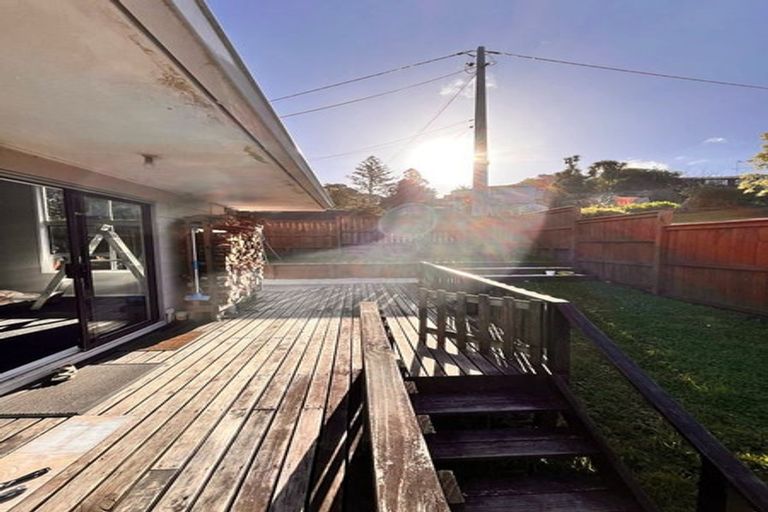 Photo of property in 11a De Val Drive, Titirangi, Auckland, 0604