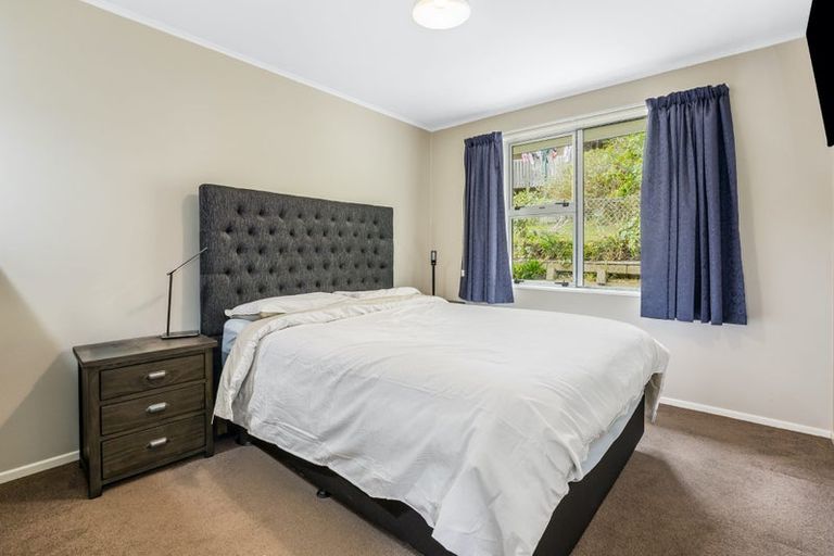 Photo of property in 8a Florio Terrace, Tawa, Wellington, 5028
