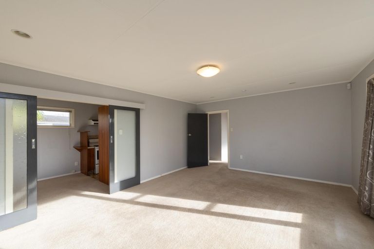 Photo of property in 88 Wikiriwhi Crescent, Awapuni, Palmerston North, 4412