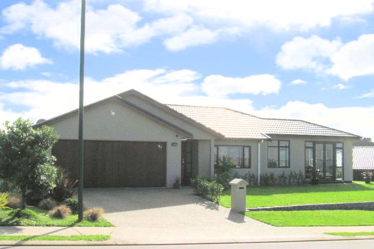 Photo of property in 57 Roberta Crescent, Orewa, 0931