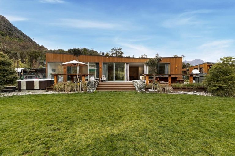 Photo of property in 46 Tui Drive, Mount Creighton, Queenstown, 9371