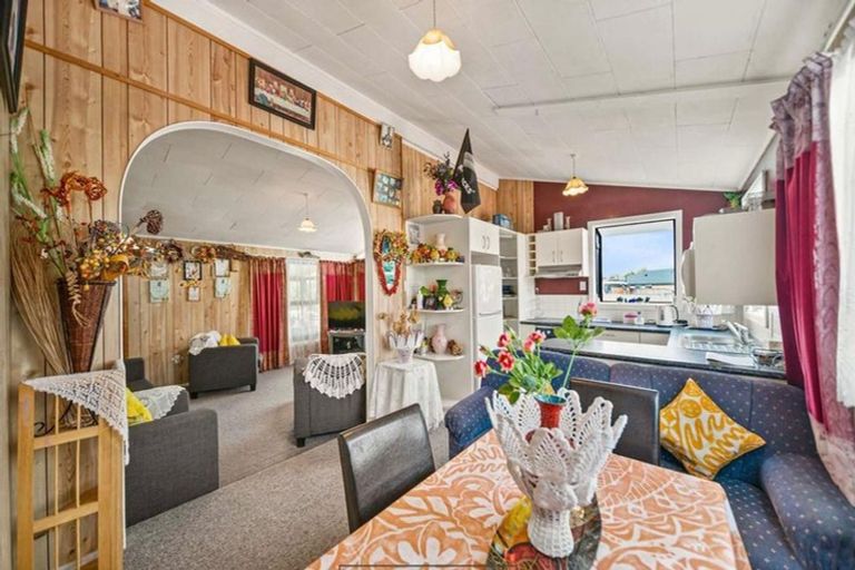 Photo of property in 22 Watchfield Close, Mangere, Auckland, 2022