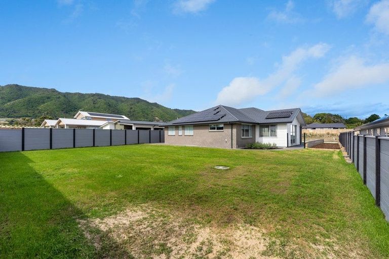 Photo of property in 168 Karuhiruhi Street, Waikanae, 5036