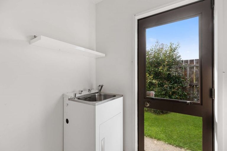 Photo of property in 399b Roscommon Road, Clendon Park, Auckland, 2103