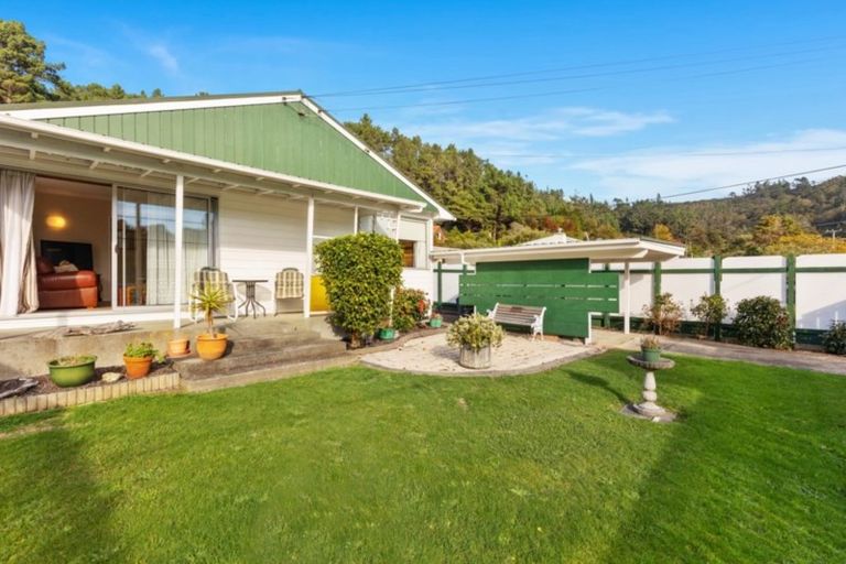 Photo of property in 37 Raukawa Street, Stokes Valley, Lower Hutt, 5019
