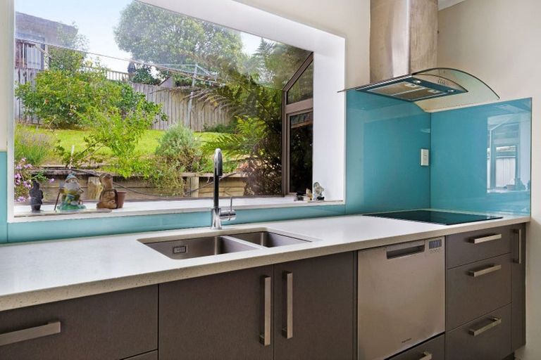 Photo of property in 84 Unsworth Drive, Unsworth Heights, Auckland, 0632