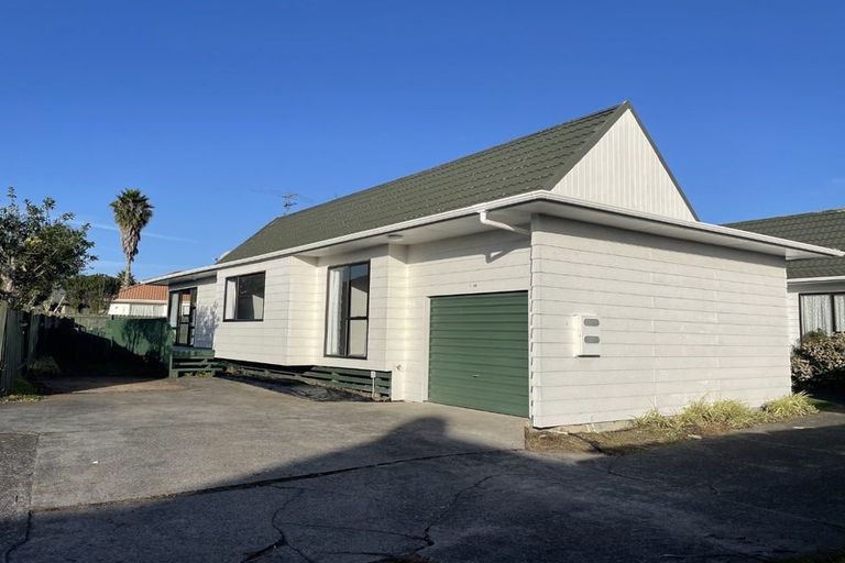 Photo of property in 1/46 Aviemore Drive, Highland Park, Auckland, 2010
