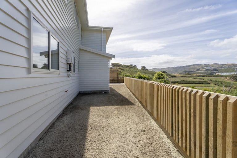 Photo of property in 7 Pine Hill Rise, Glenside, Wellington, 6037