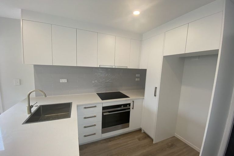 Photo of property in 3/8 Chivalry Road, Glenfield, Auckland, 0629