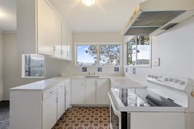 Photo of property in 1/3 Mcquoid Place, Glenfield, Auckland, 0629