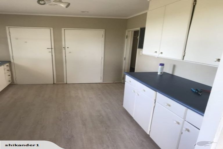 Photo of property in 16 Easton Park Parade, Glenfield, Auckland, 0629