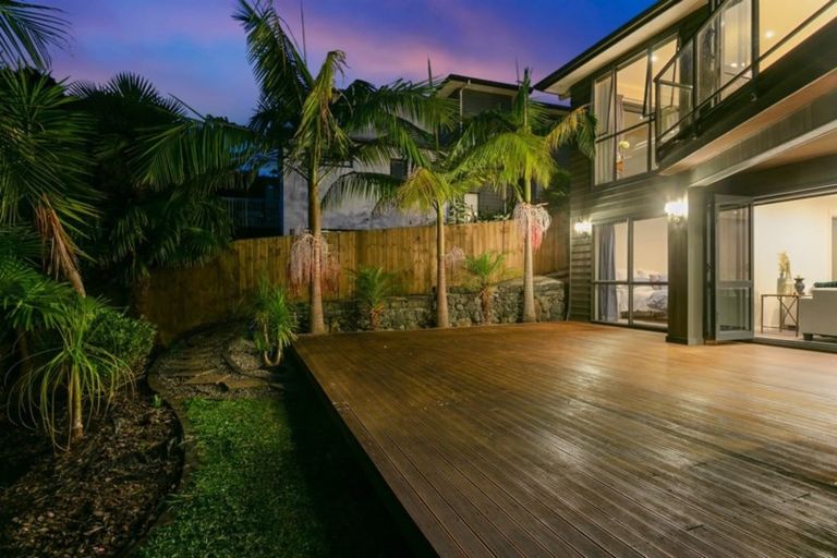 Photo of property in 19 Springvale Drive, Fairview Heights, Auckland, 0632
