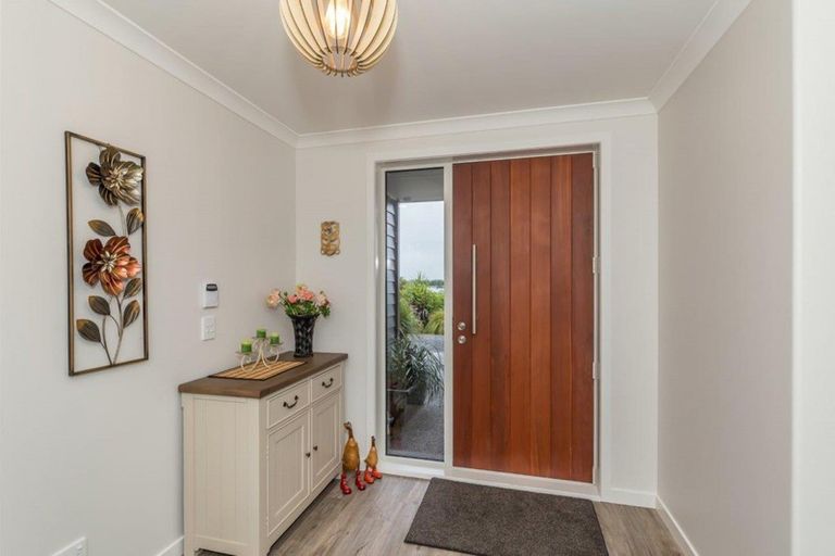 Photo of property in 9 Waipuna Grove, Levin, 5571