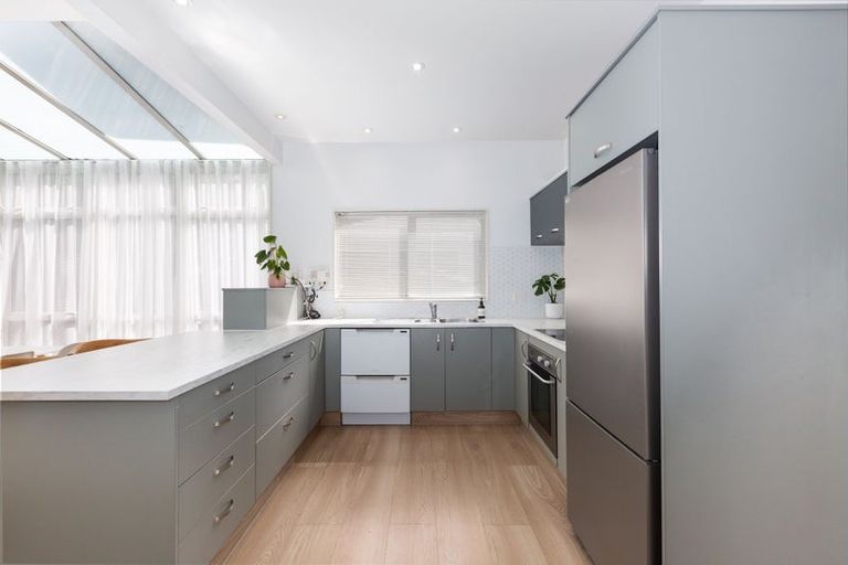 Photo of property in 18 Beach Road, Plimmerton, Porirua, 5026