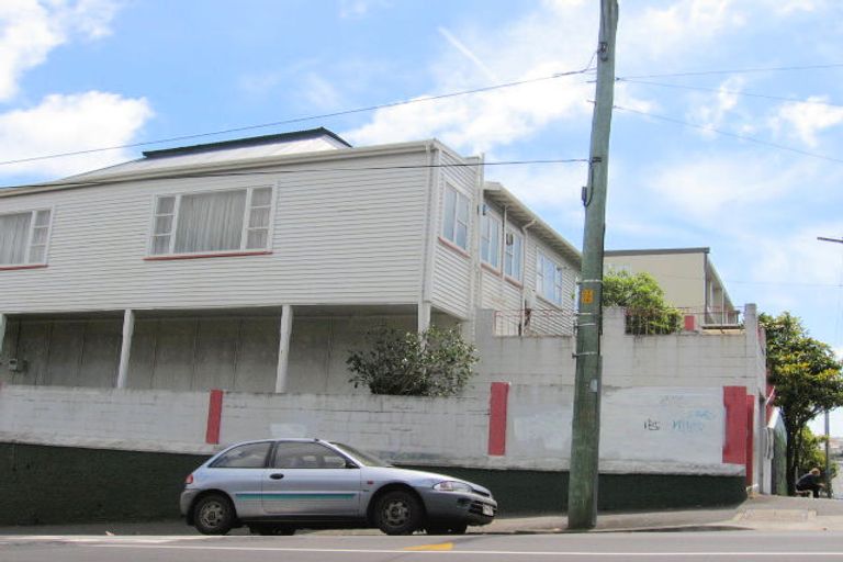 Photo of property in Victoria Villas, 43/35 Pirie Street, Mount Victoria, Wellington, 6011