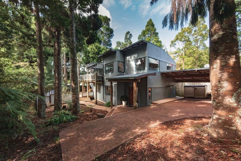 Photo of property in 220 Woodlands Park Road, Titirangi, Auckland, 0604