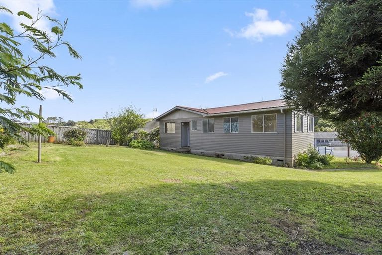 Photo of property in 2 Cornwall Crescent, Cannons Creek, Porirua, 5024