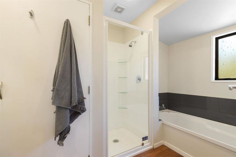 Photo of property in 7 Larch Court, Kelvin Heights, Queenstown, 9300