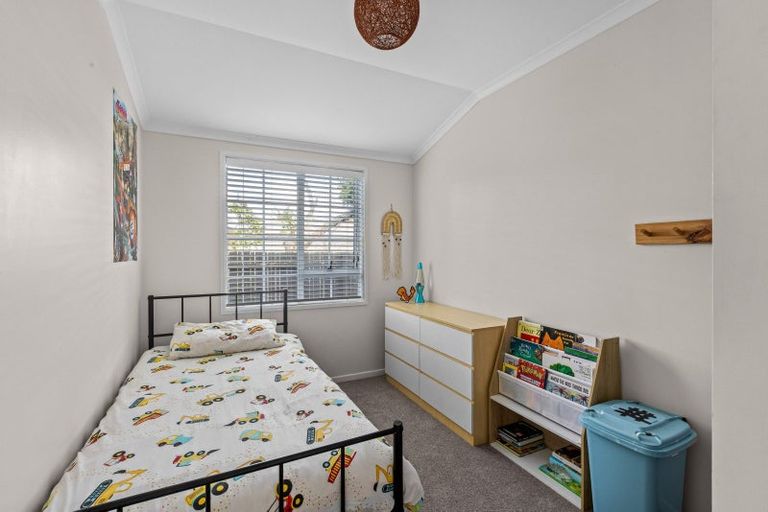 Photo of property in 40 Walton Street, Red Beach, 0932