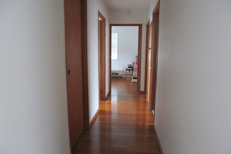 Photo of property in 1/60 Cockayne Crescent, Sunnynook, Auckland, 0620