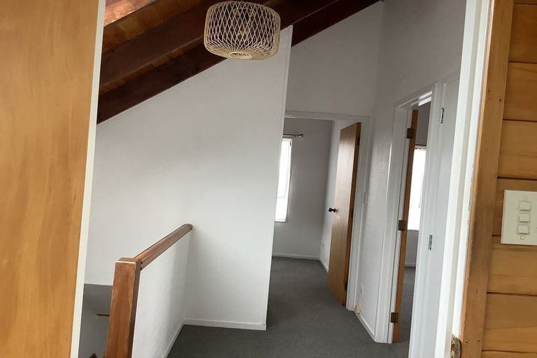 Photo of property in 2/92 Verran Road, Birkdale, Auckland, 0626