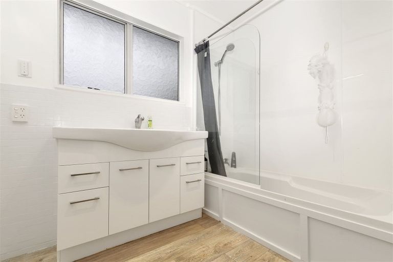 Photo of property in 14a Pohutukawa Drive, Owhata, Rotorua, 3010