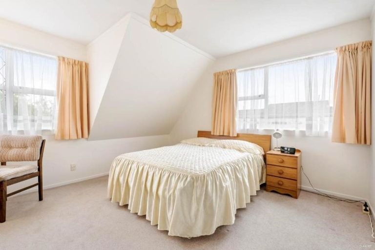 Photo of property in 34 Akoranga Drive, Northcote, Auckland, 0627