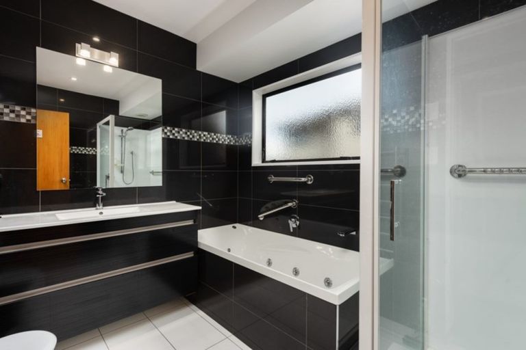 Photo of property in 222 Oceanbeach Road, Mount Maunganui, 3116