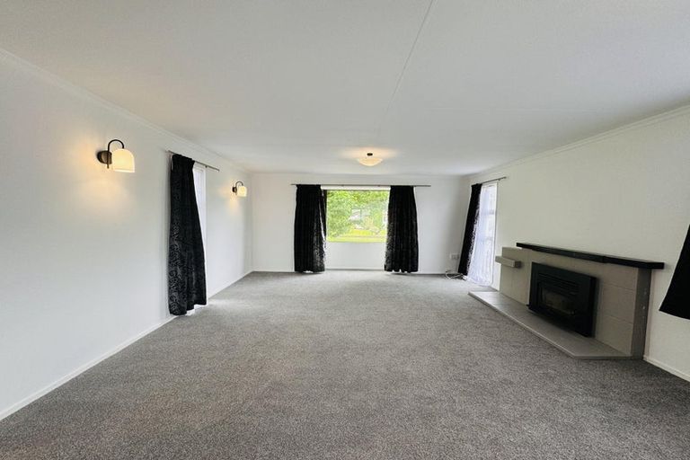 Photo of property in 50 Hillcrest Drive, Kelvin Grove, Palmerston North, 4414