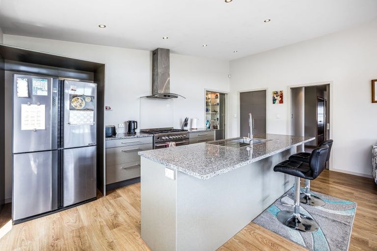 Photo of property in 98 Navigation Drive, Whitby, Porirua, 5024