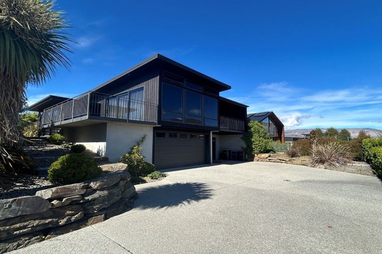 Photo of property in 1 Valley Crescent, Wanaka, 9305