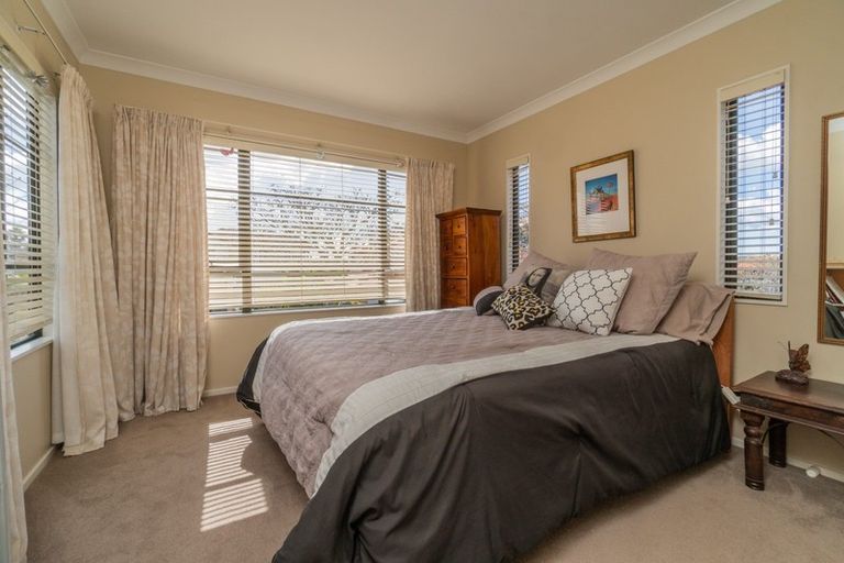 Photo of property in 5 Tollana Road, Te Atatu Peninsula, Auckland, 0610